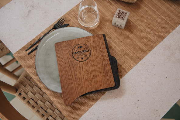 ERGO - A4 Letter Wooden menu boards A4 wooden letter made of oak or birch with an innovative opening and binding system.