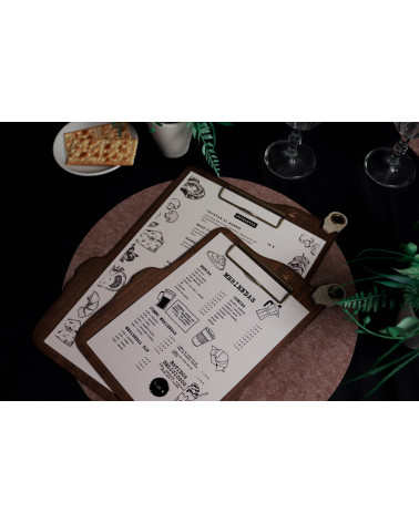 ERGO - Portamenù pinza piatta A5 Supporti per menu in legno Supporto porta menù in legno con design ergonomico, dotato di cli...